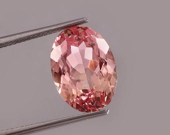 Piedra preciosa suelta de morganita color melocotón con talla ovalada (8 x 12 mm) para la fabricación de joyas.