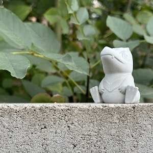 Estatueta de crocodilo de concreto