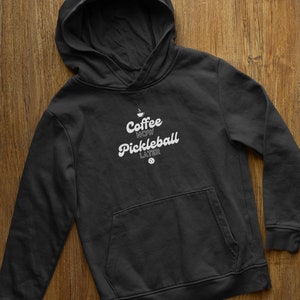 Coffee Now, Pickleball Later - Felpa con cappuccio pullover in pile, Felpa con cappuccio Pickleball, Felpa con cappuccio per gli amanti del caffè, Abbigliamento Pickleball, Giocatori di Pickleball