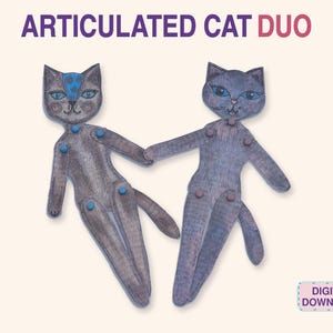 K&ouml;nnte beinhalten: Zwei bewegliche Katzenfiguren mit strukturiertem grauem Fell, blauen Augen und blauen Gelenkverbindungen. Die linke Katze hat ein blaues Sternenmuster auf der Stirn. Der Text ARTICULATED CAT DUO und DIGITAL DOWNLOAD ist im Bild zu sehen.