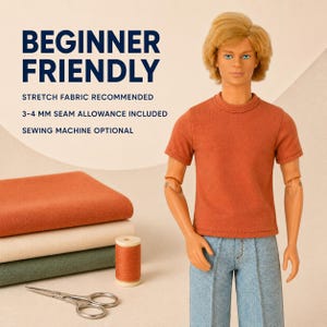 Puede incluir: Una mu&ntilde;eca de pelo rubio con camiseta color &oacute;xido y vaqueros azules, junto a tres telas plegadas en &oacute;xido, crema y verde, un carrete de hilo &oacute;xido y tijeras. El texto dice: BEGINNER FRIENDLY, STRETCH FABRIC RECOMMENDED, 3-4 MM SEAM ALLOWANCE INCLUDED, SEWING MACHINE OPTIONAL.