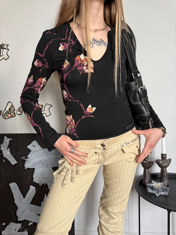 Guess Vintage Slim Floral Long Sleeve Top Y2K Style