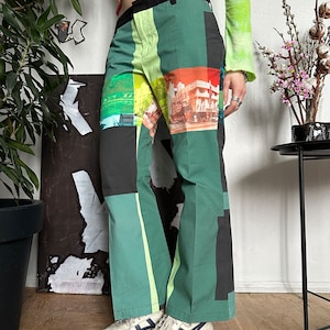 Pantalones capri futuristas con estampado gráfico de Custo Barcelona, a estrenar, de stock muerto, años 00