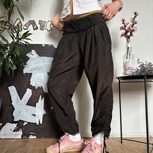 Schwarze Avantgarde Niedrige Taille geraffte Capri Hose
