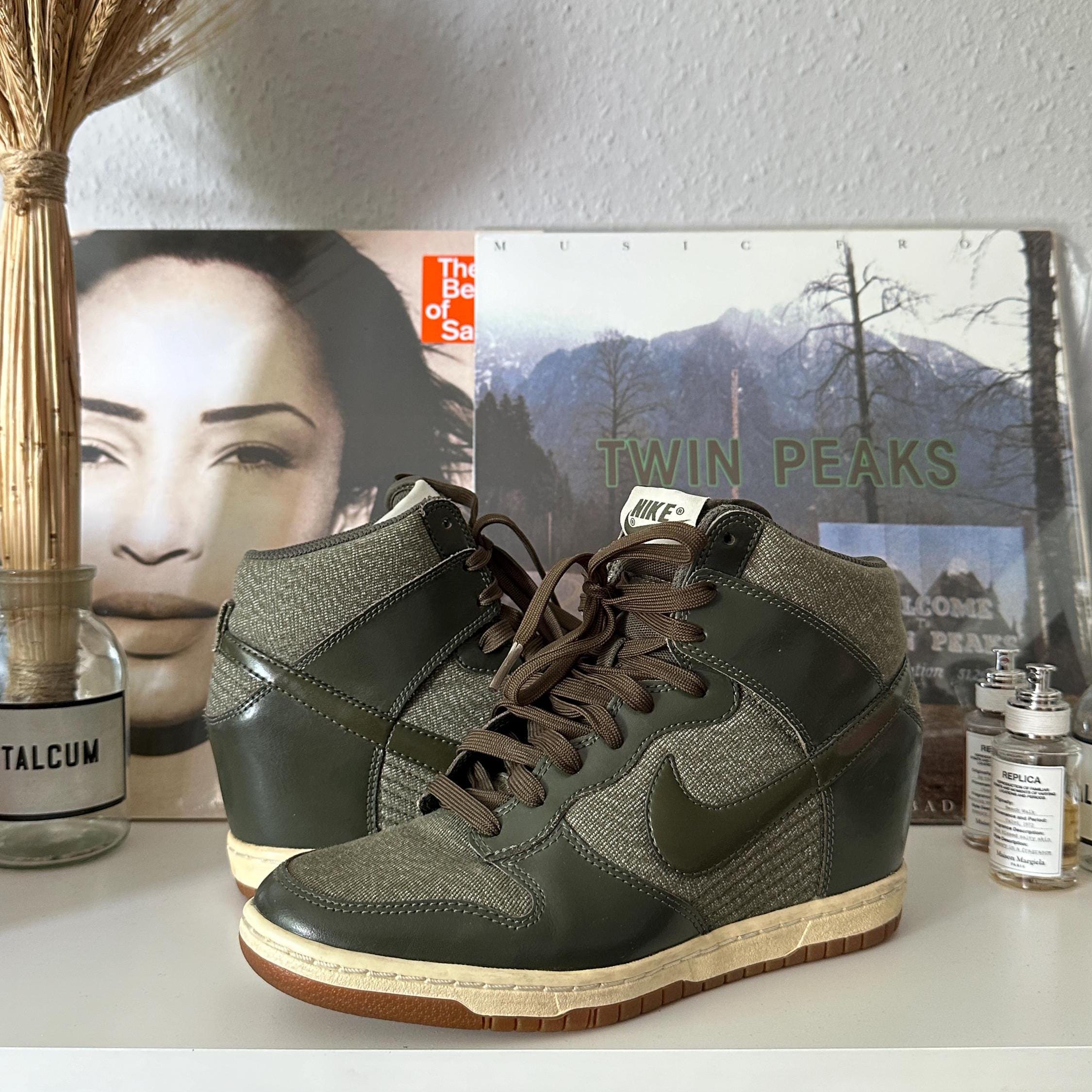 Gold nike sky hi dunks online