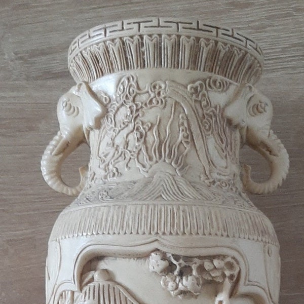 Vase en résine style chinois avec anses éléphant