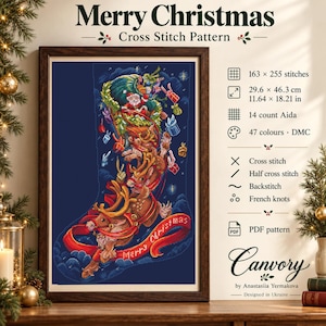 Könnte beinhalten: Ein Merry Christmas Kreuzstichmuster mit einer dunkelblauen Socke, gefüllt mit dem Weihnachtsmann, Rentieren und Geschenken. Das Design umfasst 163 mal 255 Stiche, misst 29,6 mal 46,3 cm auf 14-Count Aida mit 47 DMC-Farben. Enthält eine PDF-Datei.