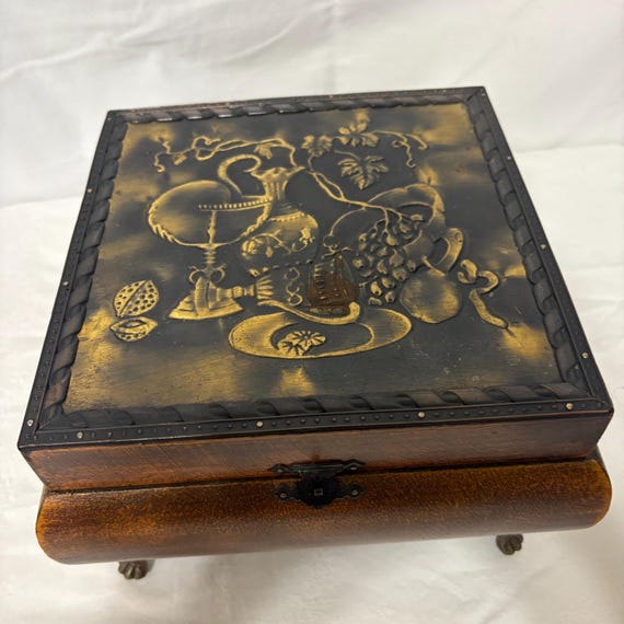 Italian Sorrento ware box, which is a type of woo… - image 1