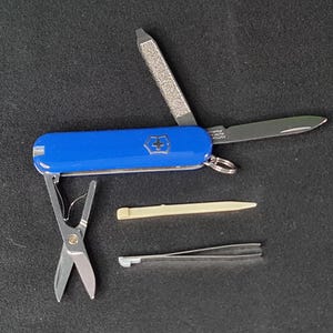 Victorinox Classic SC. Blue.
