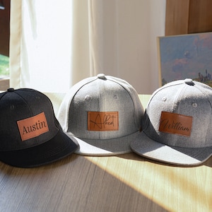 Personalisierter Leder Patch Hut, Säugling Kleinkind Kinder Erwachsene Jugend Snapback, Benutzerdefinierte Kleinkind Hut, Baby Name Hut, Kinder Name Hut, Kindermütze, Baby Geschenke Bild 3