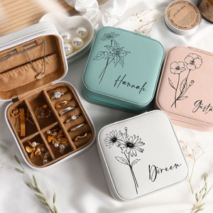 Reise Schmuckschatulle, Hochzeit Brautjungfer Fall, personalisierte Brautjungfer Geschenke für sie, gravierte Geburtsblume Schmuckschatulle, Geburtstagsgeschenk für Frauen