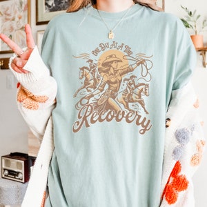 Graphic t-shirt cowgirl retro Western shirt Rodeo vintage cowboy gift for country music fan comfort color tee oversized cowgirl aesthetic
