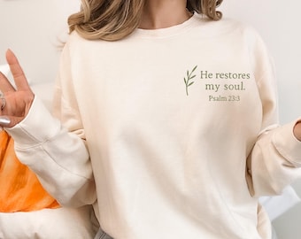 Sudadera "Él restaura mi alma", cuello redondo minimalista cristiano, versículo bíblico del Salmo 23:3, regalo de fe para mujer, colores cómodos.