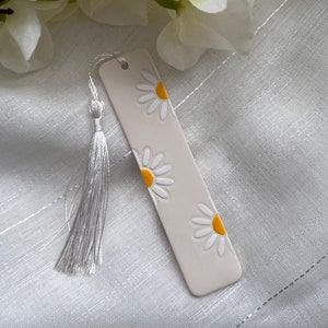 Handmade Polymer Clay Daisy Bookmark: Floral Reading Accessory