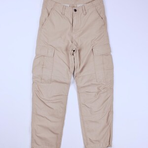 Pode incluir: Um conjunto de tr&ecirc;s canecas de cer&acirc;mica com acabamento fosco e salpicado. As canecas s&atilde;o em tons de creme, cinza claro e cinza escuro. Cada caneca tem um design simples e minimalista e uma al&ccedil;a arredondada.