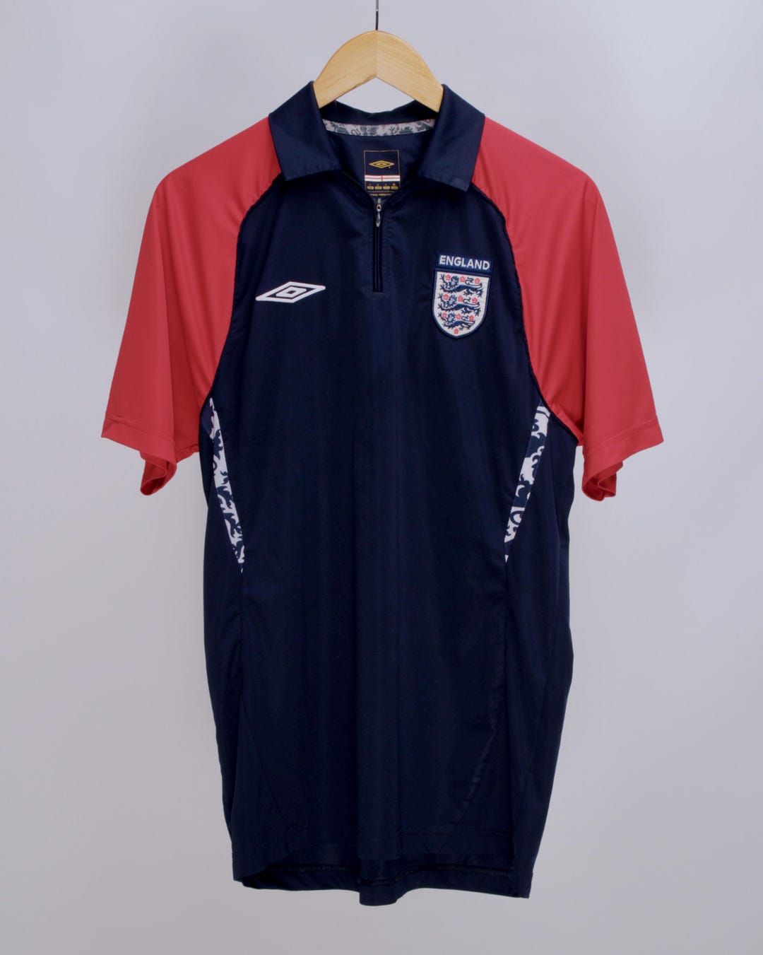 England Lowrider Umbro シャツ チェゲバラ サッカー Men's UMBRO Vintage England Soccer Football National Team Training