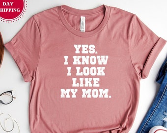 Ja, ich weiß, ich sehe aus wie meine Mutter T-Shirt, meine Mutter Sweatshirt, Geschenke für Mutter zum Geburtstag, lustiges Mutter T-Shirt, trendiges Mutter Shirt, ich sehe aus wie Pullover