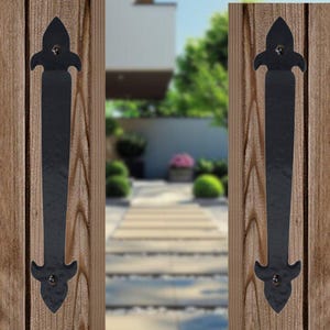 11 Inch Hammered Cast Iron Door Handle – Heavy-Duty Rustic Barn Door Pull for Gates, Sheds & Cabinets – Mounting Screws Included