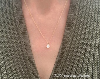 Collar con colgante en forma de lágrima, chapado en oro de 14k, con circonita cúbica.