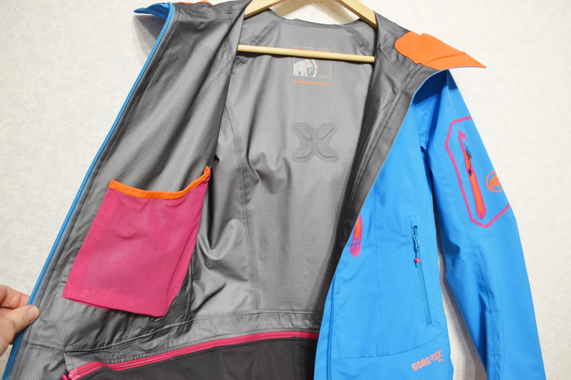 Mammut Eiger Extreme Mittellegi Pro Jacket Gore-tex Womens Mammut Eiger Extreme Mittellegi Pro Jacket Gore-tex Womens