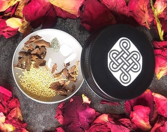 Starke Karma Reinigungskerze – Negative Energie lösen, Liebe & Positivität stärken, mit Heilsteinen, Kräutern und Blüten, Teelichtdose