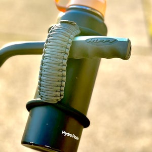 32oz-40oz water bottle handle, water bottle holder paracord water bottle carrier water bottle accessories for hiking camping biking fishing