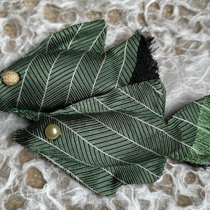 Fragrant fish - vintage silk mens tie lavender sachets (green and white)
