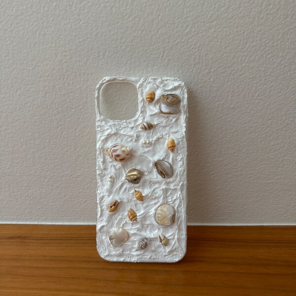 A closer look at Handmade Phone Case From Natural Latex