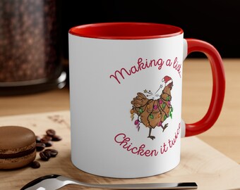 Machen Sie eine Liste Huhn es zweimal Kaffee-Weihnachtstasse, Feiertags-Henne mit Weihnachtsmütze und Lichterkette, mehrfarbige 11 Unze, akzentuierter C-Griff