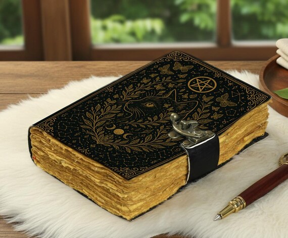 Mystical Black Cat Leather Journal – Witchcraft Grimoire Book of Shadows – Vintage Pentagram Diary with Lock – Wiccan Pagan Gift