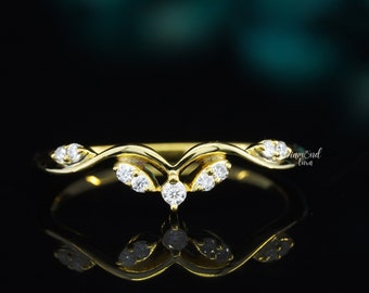 Anillo de boda curvo de oro de 14 quilates, anillo vintage con diseño de chevrón, anillo apilable delicado, anillo de moissanita Art Déco, anillo fino en forma de horquilla, alianza a juego para aniversario.