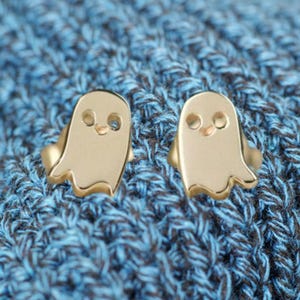 14K Gold zierliche gruselige niedliche Geist-Ohrstecker, glitzernde silberne Geist-Ohrstecker, kleine Geist-Boo-Accessoires, kleiner Halloween-Schmuck für Frauen