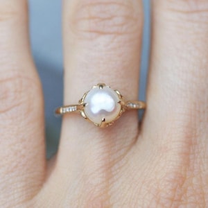 Vintage Pearl and Diamond Ring, Art Deco 14K Gold Dainty Pearl Ring, Minimalist Pearl Ring, Pearl Engagement Ring, June Birthstone Ring Gift