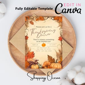 Op de afbeelding: Uitnodiging voor een Thanksgiving-diner met een herfstthema. De uitnodiging toont pompoenen, herfstbladeren en druiven. De tekst luidt: "Sluit je aan bij ons voor een Thanksgiving-diner. Er is altijd iets om dankbaar voor te zijn! 27 november om 16:00 uur. 123 Anywhere St... Any City, ST 12345. RSVP 123-456-7890. Shopping Ocean."