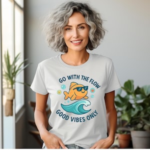 Camiseta de pez kawaii | Divertida camiseta de verano con un pez de dibujos animados | Camiseta de tendencia 2025 para mujeres y adolescentes | Estilo veraniego