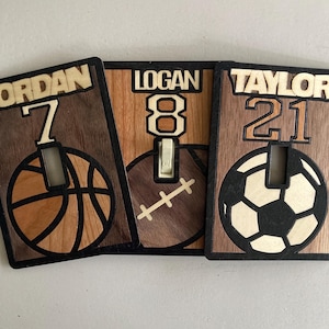Placa de interruptor deportiva personalizada - Cubierta magnética de madera para interruptor de luz, nombre y número personalizados, decoración para baloncesto, fútbol y fútbol