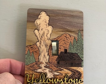 Tapa para interruptor de luz del Parque Nacional de Yellowstone – Tapa magnética de madera para interruptor de luz, decoración Old Faithful, arte de pared para cabaña, regalo del Parque Nacional