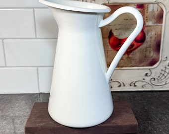 jarra/canasta blanca