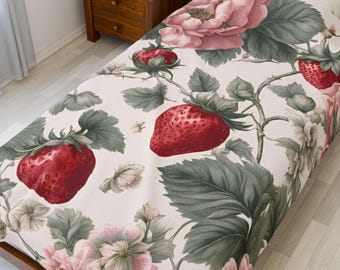 Strawberry Floral Velveteen Plush Blanket Pink Fruit Pattern Cozy Throw For Bedroom Decor Cottagecore Home Gift For Her Spring Style