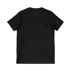 Valentine T-Shirt Gifte Wild über meinen Valentinstag X's und O's mit Hund Pfoten und Herzen V-Neck Tee Valentinstag Shirt Love Tee DogLover Geschenk Bild 2
