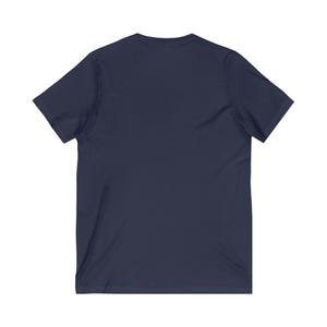 Valentine T-Shirt Gifte Wild über meinen Valentinstag X's und O's mit Hund Pfoten und Herzen V-Neck Tee Valentinstag Shirt Love Tee DogLover Geschenk Bild 8