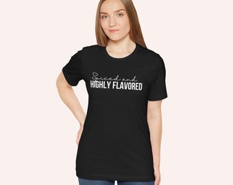 Minimalist-T-Shirt ComfortColors-Shirt Geschenk-für-Koch Lustigkochen-Shirt Würzig und stark abgeschmeckt T-Shirt-Wortspiel-Gesegnet und sehr beliebt