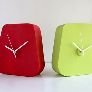 Triangle green desk clock for colourful decoration, Funky plaster table clock in chartreuse green for modern decoration, Original room decor Red