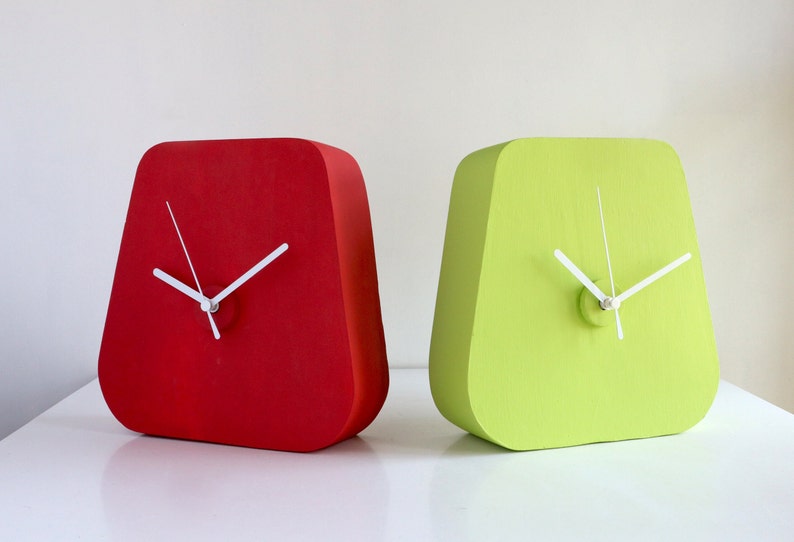 Triangle green desk clock for colourful decoration, Funky plaster table clock in chartreuse green for modern decoration, Original room decor Red