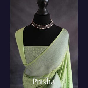 Sari de georgette verde menta: tejido floral de zari oxidado