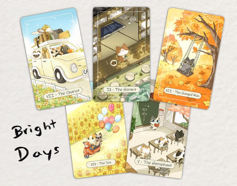 Puede incluir: Un conjunto de cartas del tarot con ilustraciones caprichosas. Las cartas representan gatos en varias escenas, incluyendo un coche, una habitaci&oacute;n de estilo japon&eacute;s, un columpio, un scooter y un aula. Tambi&eacute;n se ve el texto "Bright Days".