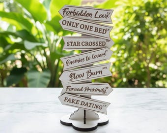 Mini cartello con simboli romantici / Decorazione libresca / Da nemici ad amanti, Appuntamenti falsi, Combustione lenta / Regalo per lettori / Ornamento per libreria