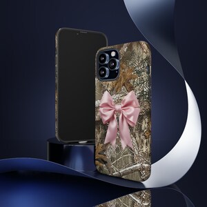 Capa de celular estética Coquette, capa de celular Y2K, capa de celular camuflada com laço, estilo preppy, estilo "That Girl" (Aquela Garota) - uma garota suave e elegante, estampa camuflada Real Tree, capa fofa para iPhone imagem 6