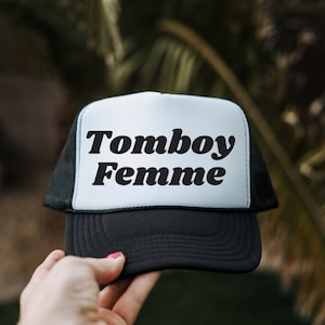 Pride Hat,Queer Kleidung,Bicorn Hut,Queer Geschenk,Wildfang Femme Kleidung,Queer besitzt Shop,Pride Kleidung,Nonbinary Kleidung, subtiler Stolz