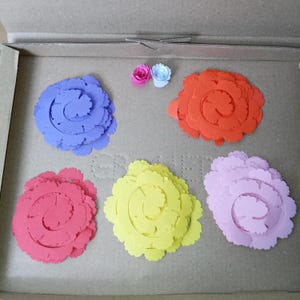 DIY-Set für Papierrosen || 50-teiliges Bastelset || Handgefertigte Rosen || Basteln zum Selbermachen || Papierblumen